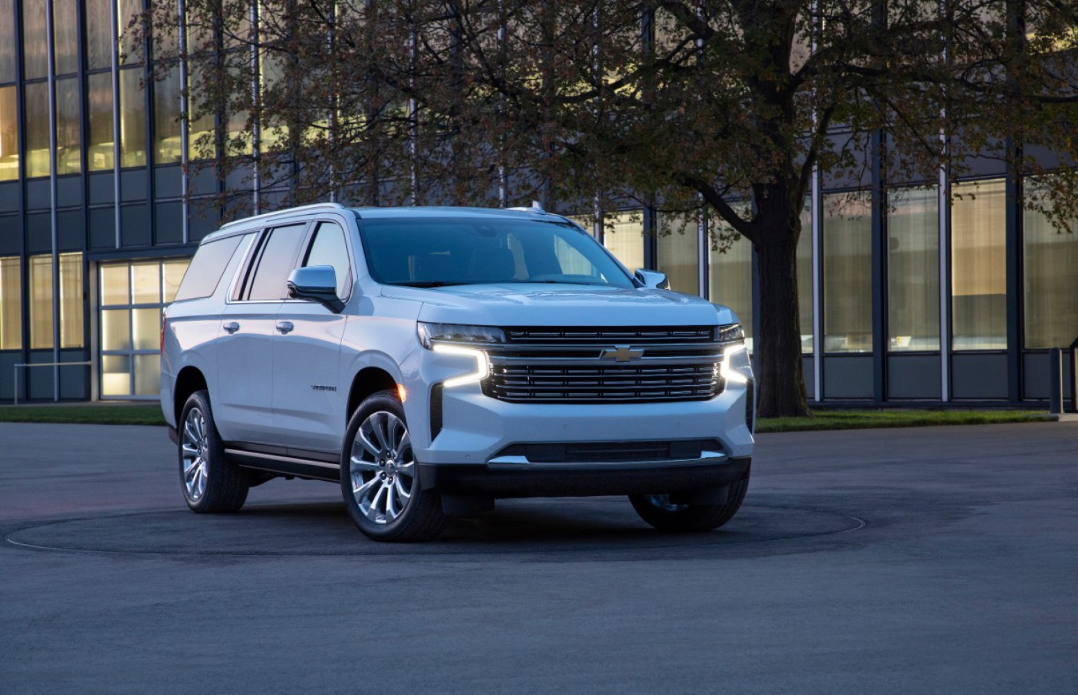 Chevrolet suburban фото